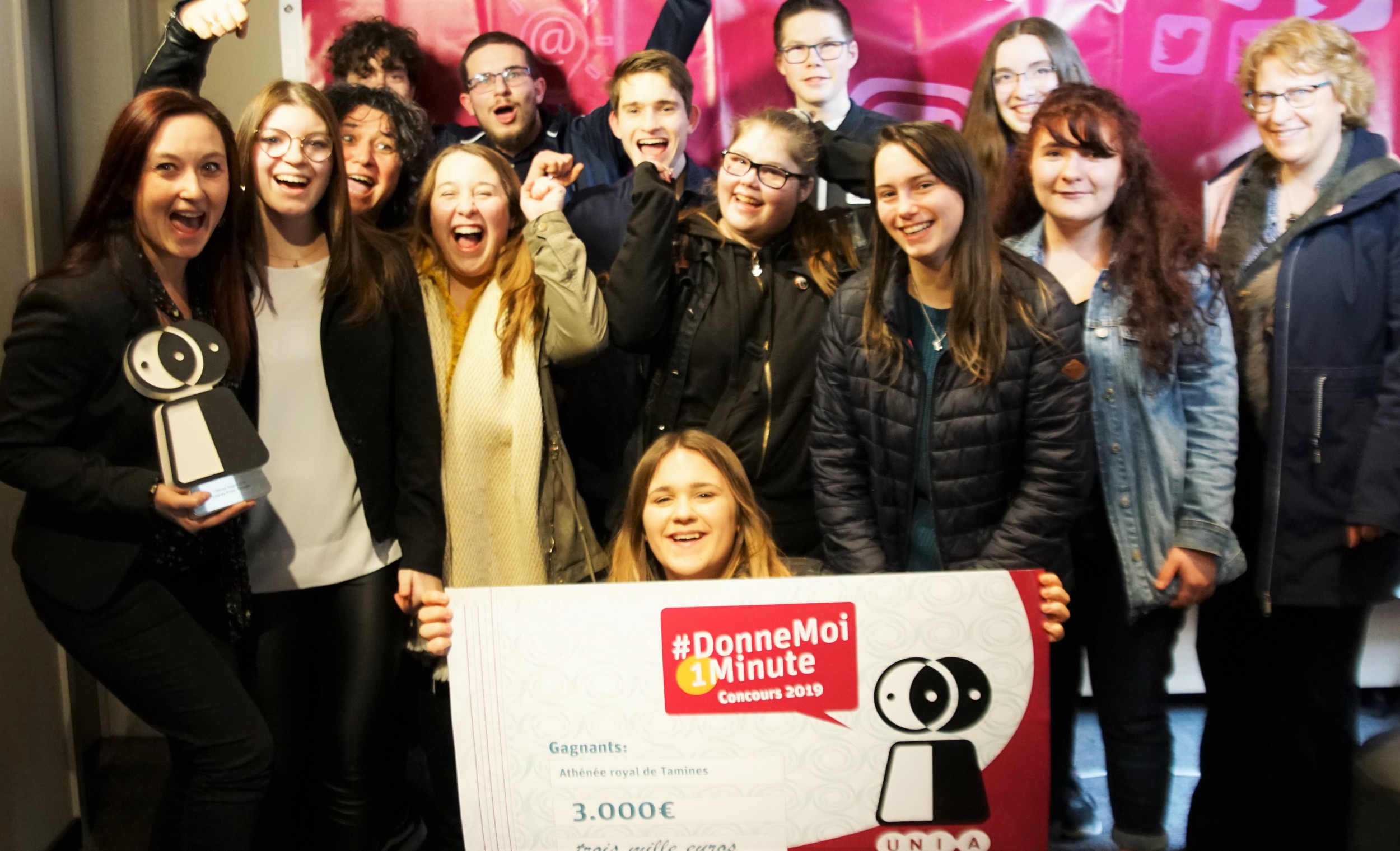 Trois écoles remportent le concours d’Unia #DonneMoi1Minute