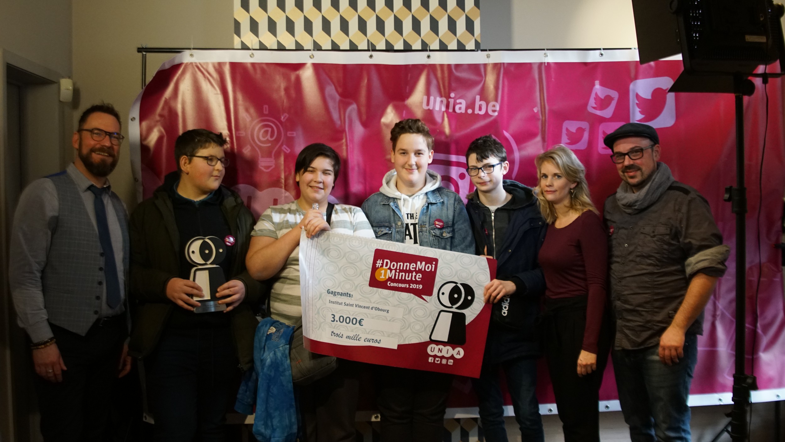 Trois écoles remportent le concours d’Unia #DonneMoi1Minute